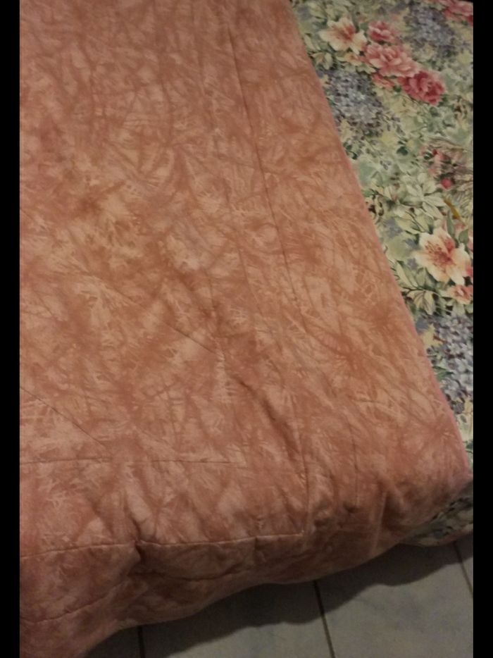 Couverture multicolore  1 côté  fleurie  1 côté uni  taille  200 /200 cm très bon état - photo numéro 3