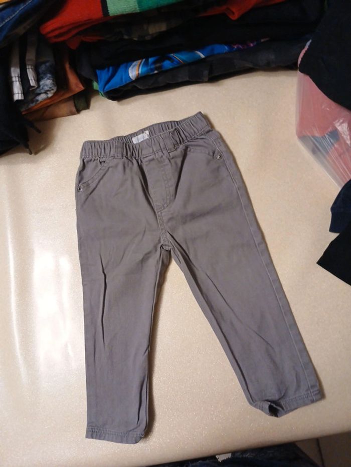 3 pantalons et 1 jean pour bébé - photo numéro 7