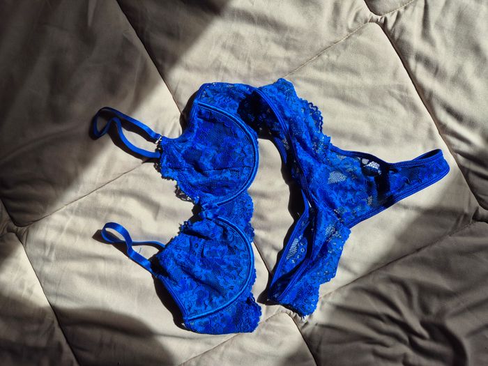 Enssemble de sous vetement Neuf Bleu électrique   Taille   M - photo numéro 2