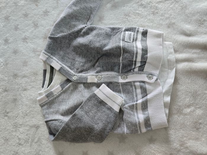 Lot de gilets 9 mois - photo numéro 2
