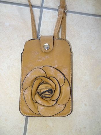 petite pochette téléphone