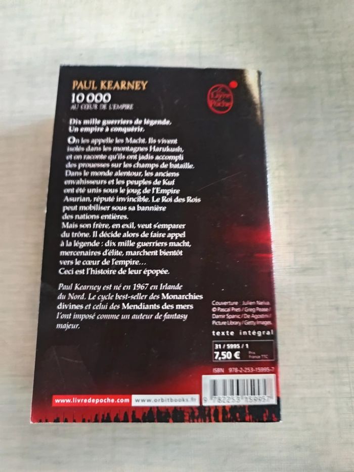 Livre 10 000 au coeur de l'empire - photo numéro 2