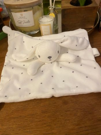 Doudou lapin plat à pois  de chez kiabi