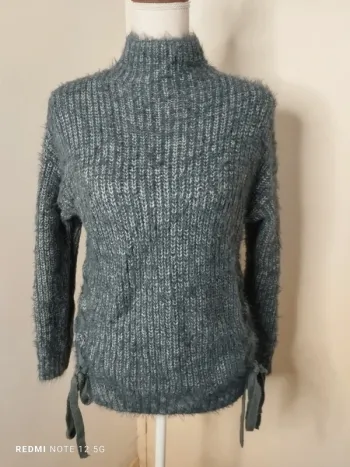 Très beau pull chaud et doux taille 1
