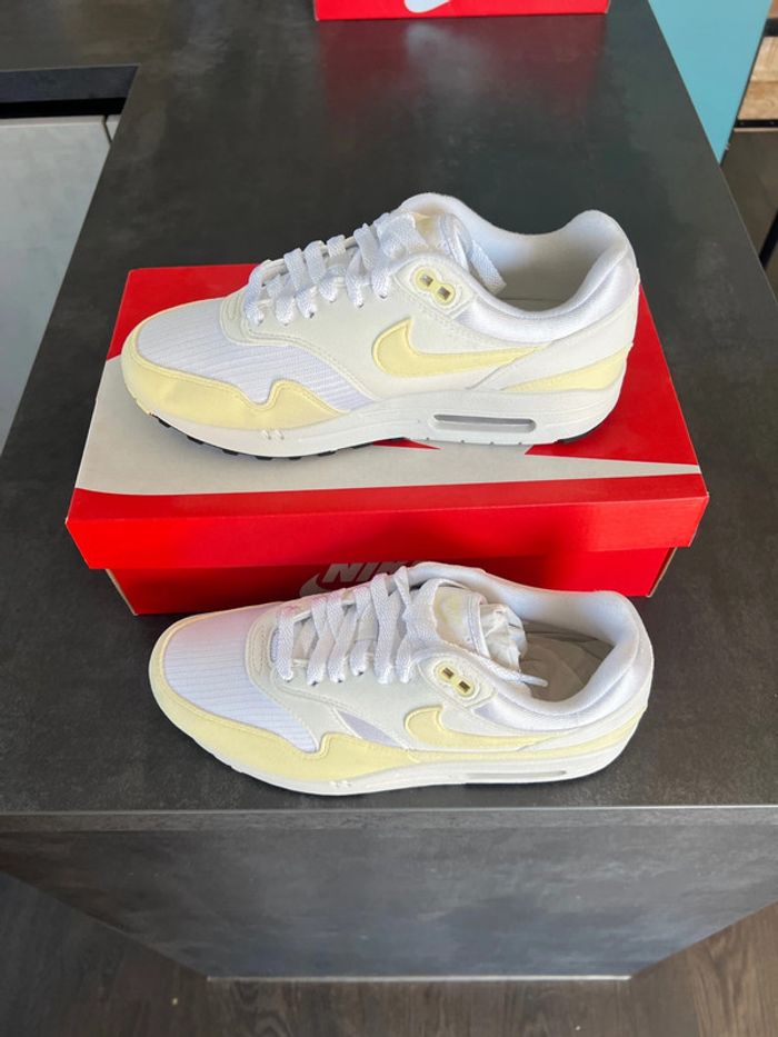 Basket Nike unisex taille 40 - photo numéro 2