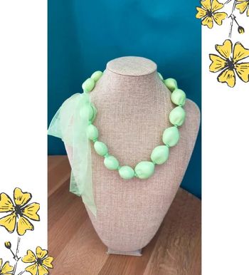 Collier vintage perles vert pistache et ruban organza – A nouer _ Collection Émeraude Urbaine