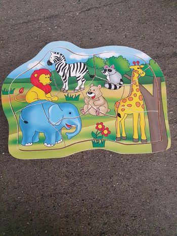 Puzzle en bois 9 pièces .