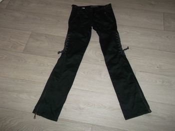 Pantalon JUS DE POM noir décos liens et zips taille 36 TBE