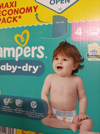 un carton de couche pampers baby dry taille 4
