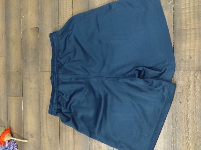Bermuda de sport Nike bleu marine garçon 12-13 ans – Très bon état - photo numéro 3
