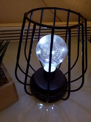 décoration lumineuse noire  bon état  manque le cache piles