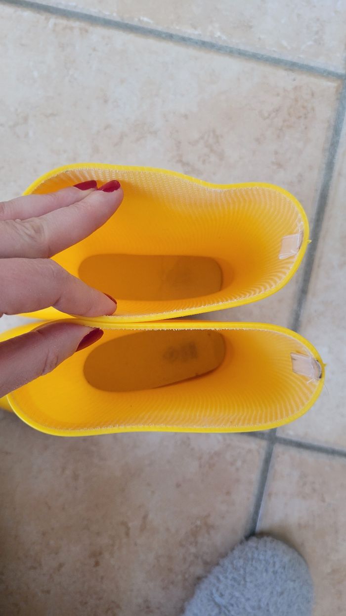 Paire de bottes de pluie jaune en 32/33 - photo numéro 6