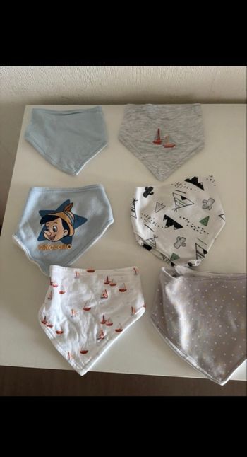 16 Bavoirs bébé neuf