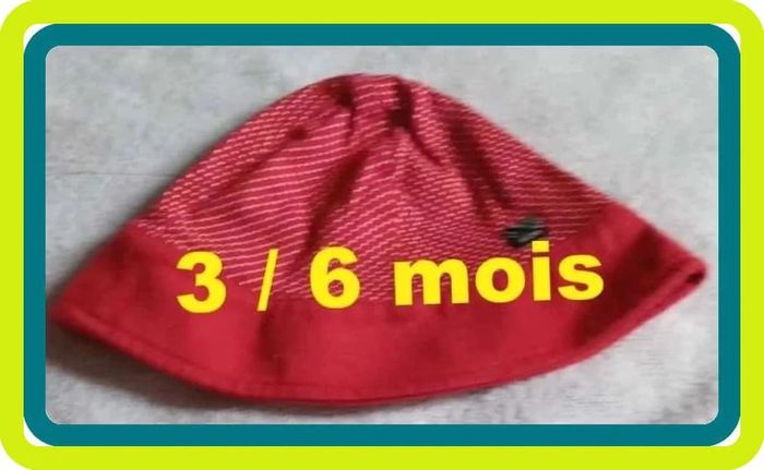 Bob / Chapeau rouge  /  bordeaux  à pois blanc EOM  Taille  3 / 6 mois