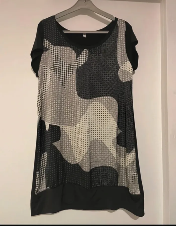 Robe tunique graphique noir et blanc avec foulard taille 44 - photo numéro 2