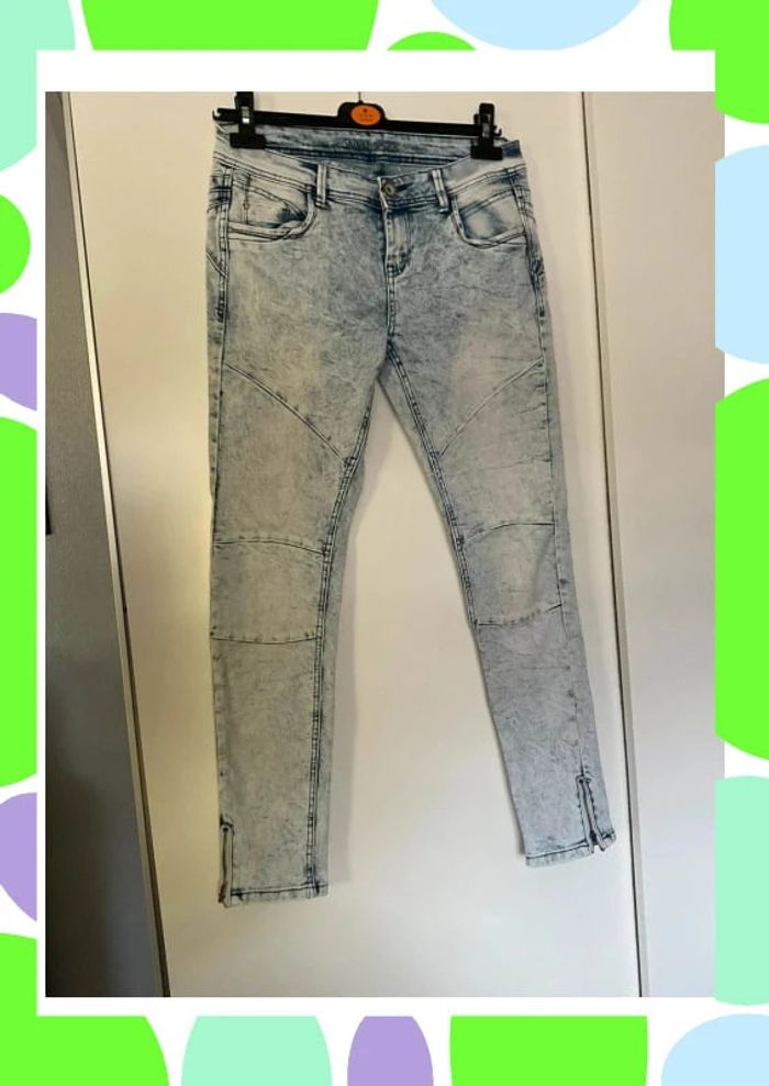 Jean skinny avec fermetures