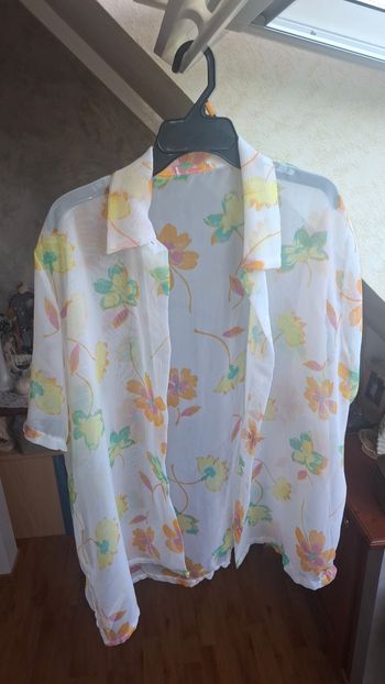 Corsage transparent avec motif fleurs