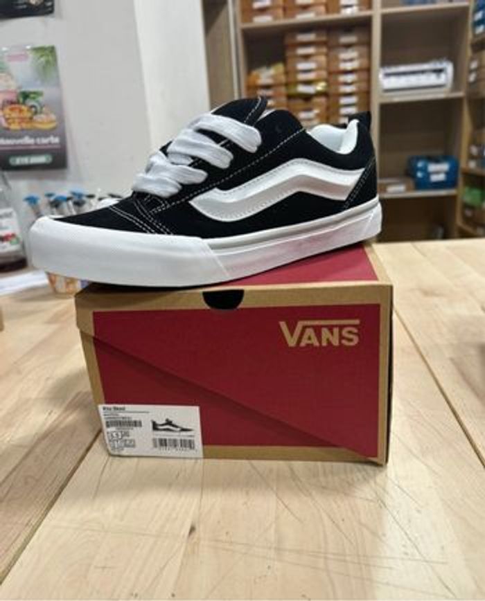 Vans Knu Skool noires blanches – neuves jamais portées – taille 37 avec boîte 🎁