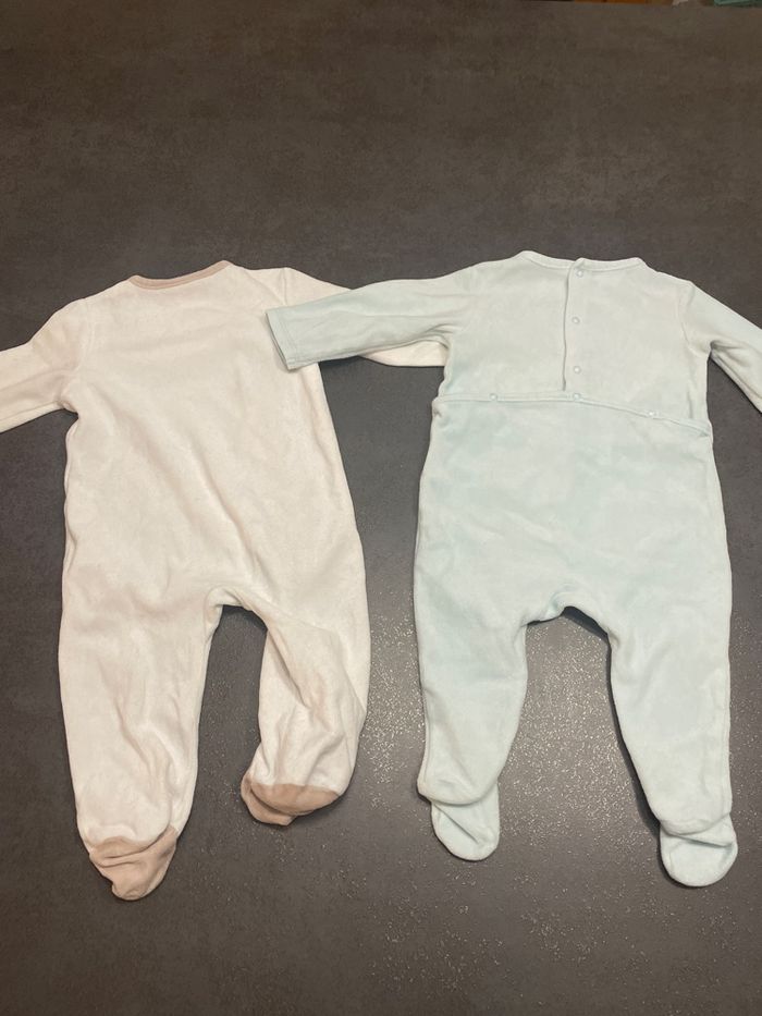 2 pyjamas velours 9 mois - photo numéro 6