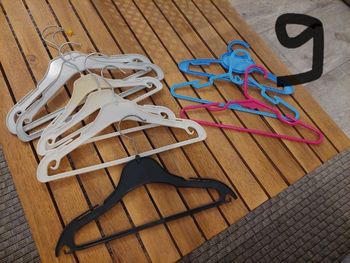 Lot de 9 cintres enfants