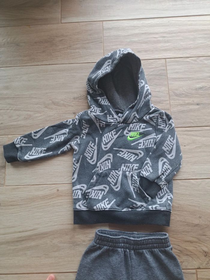 Ensemble Nike 12 mois - photo numéro 2