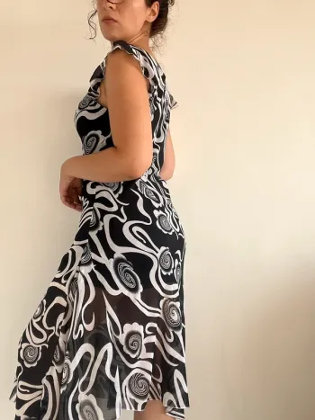 Robe vintage à motifs et volants noire et blanc taille M