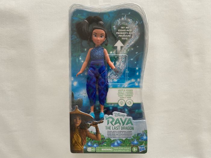 Poupée sons et lumières Jeune Raya et fleur de Kumandra Hasbro