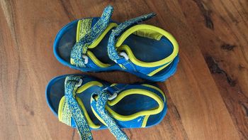 Sandales taille estimée 24