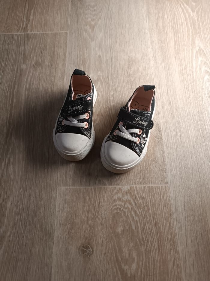 Chaussure motif fleurs