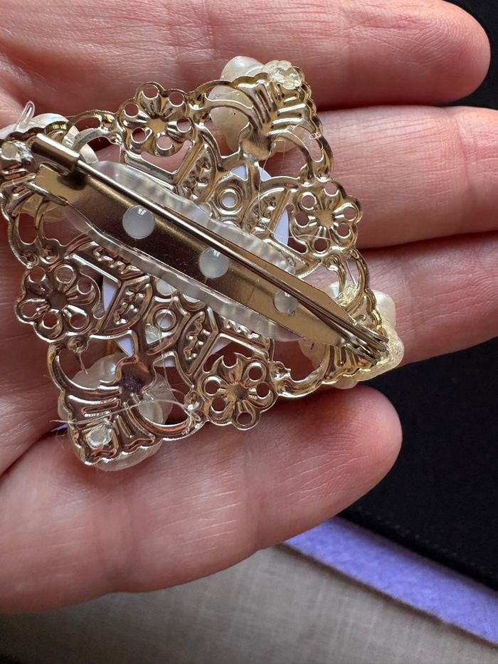 Broche chaton romantique naïf avec fleurs - photo numéro 2