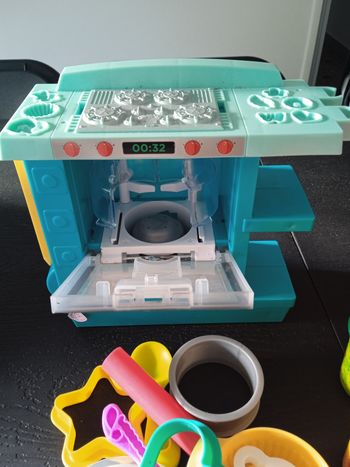 Four pâte à modeler Play doh