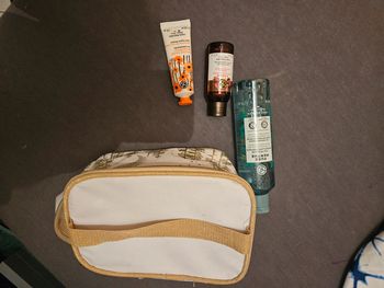Lot produits cosmétiques yves rocher et vanity