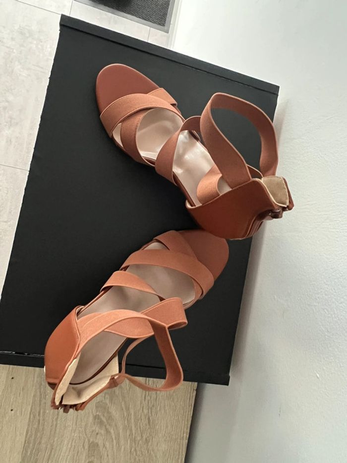 Chaussures à talon femme t 39 (neuf) - photo numéro 4