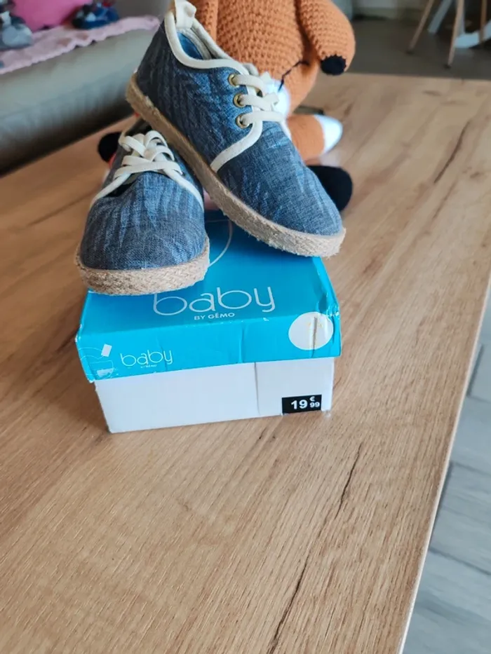 Chaussures espadrilles tbe peu portées 27 2 points noirs intérieurs cause étiquette collée kiabi - photo numéro 8