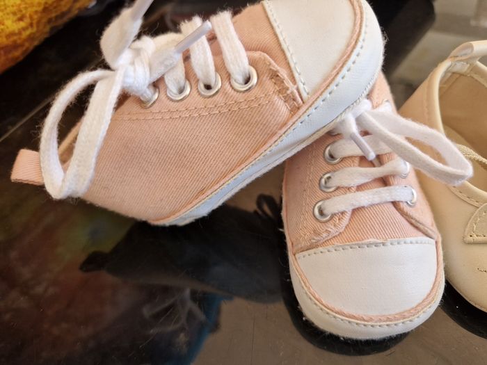 Lot chaussures 6-9 mois - photo numéro 2