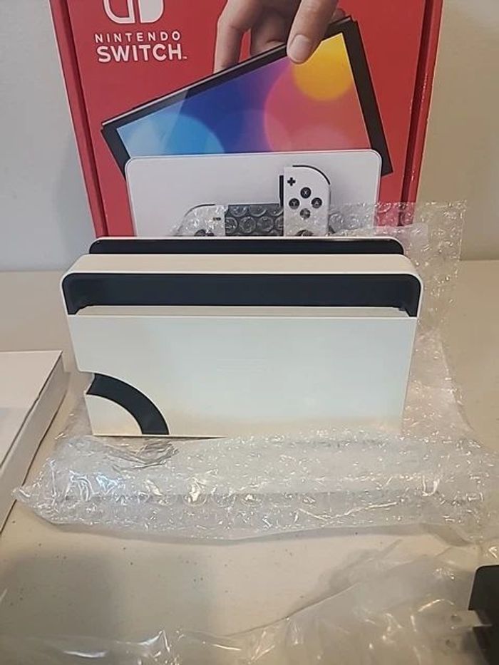 Nintendo Switch 64GB OLED Complete In Box All Original Accessories And Plastics - photo numéro 2
