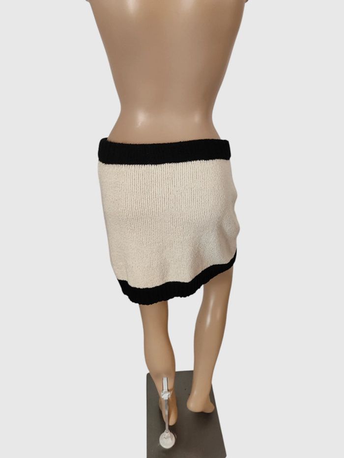 Mini-jupe Zara blanche taille L - Élégance intemporelle - photo numéro 3