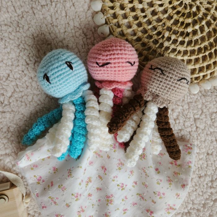 Muse la Méduse doudou en crochet - photo numéro 3