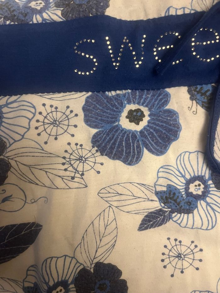 Robe à manche courte avec des fleurs bleues - photo numéro 6