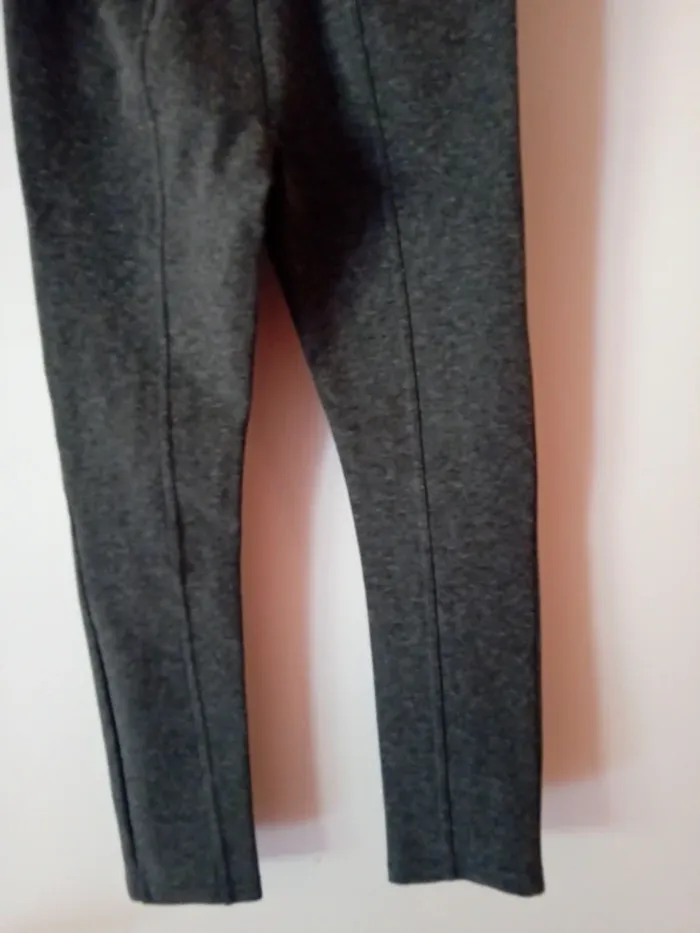 Joli legging gris. C&A. 8 ans - photo numéro 7