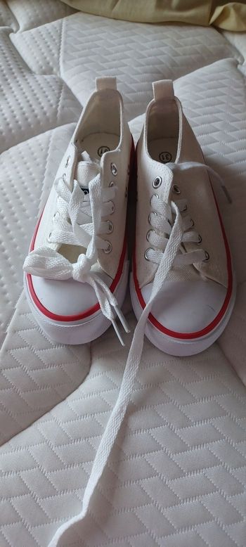 Très belle paire de baskets fille Pointure 31