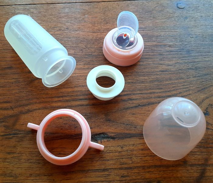 Lot biberons, tétines, doudou etc - photo numéro 2