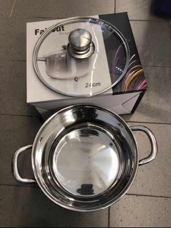 Faitout inox 24 cm avec couvercle neuf