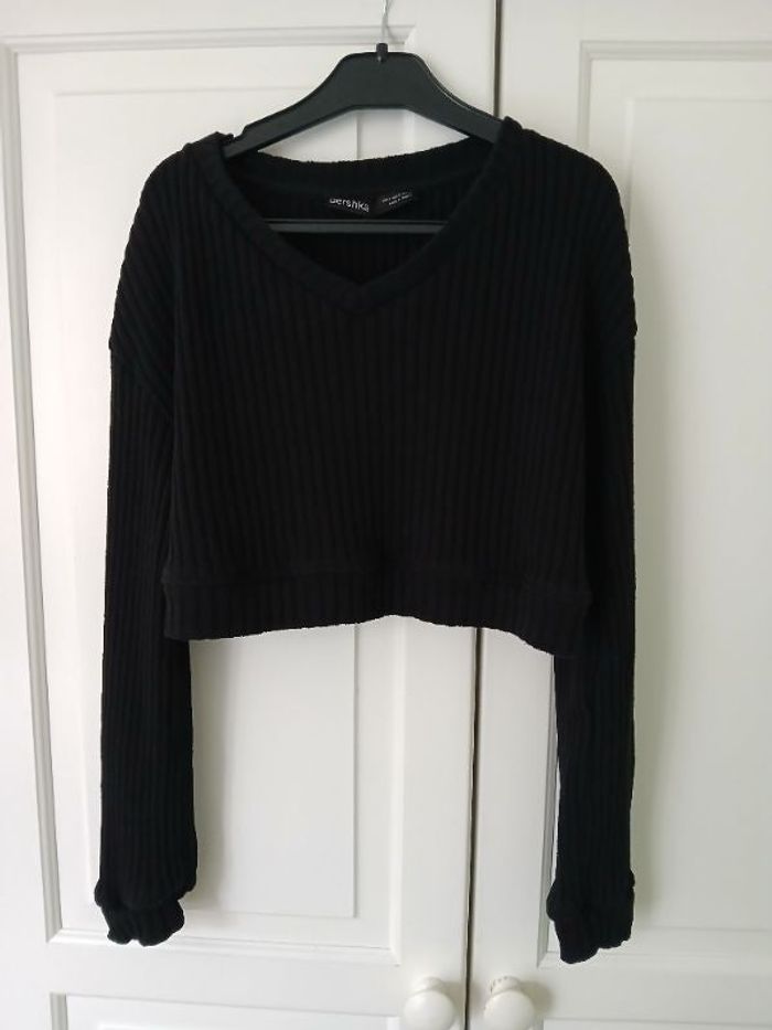 Top / Pullover court côtelé col V ML noir 36/S - Bershka