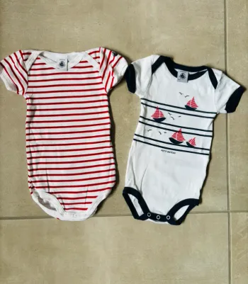 2 bodies Petit Bateau 6 mois 67cm neufs