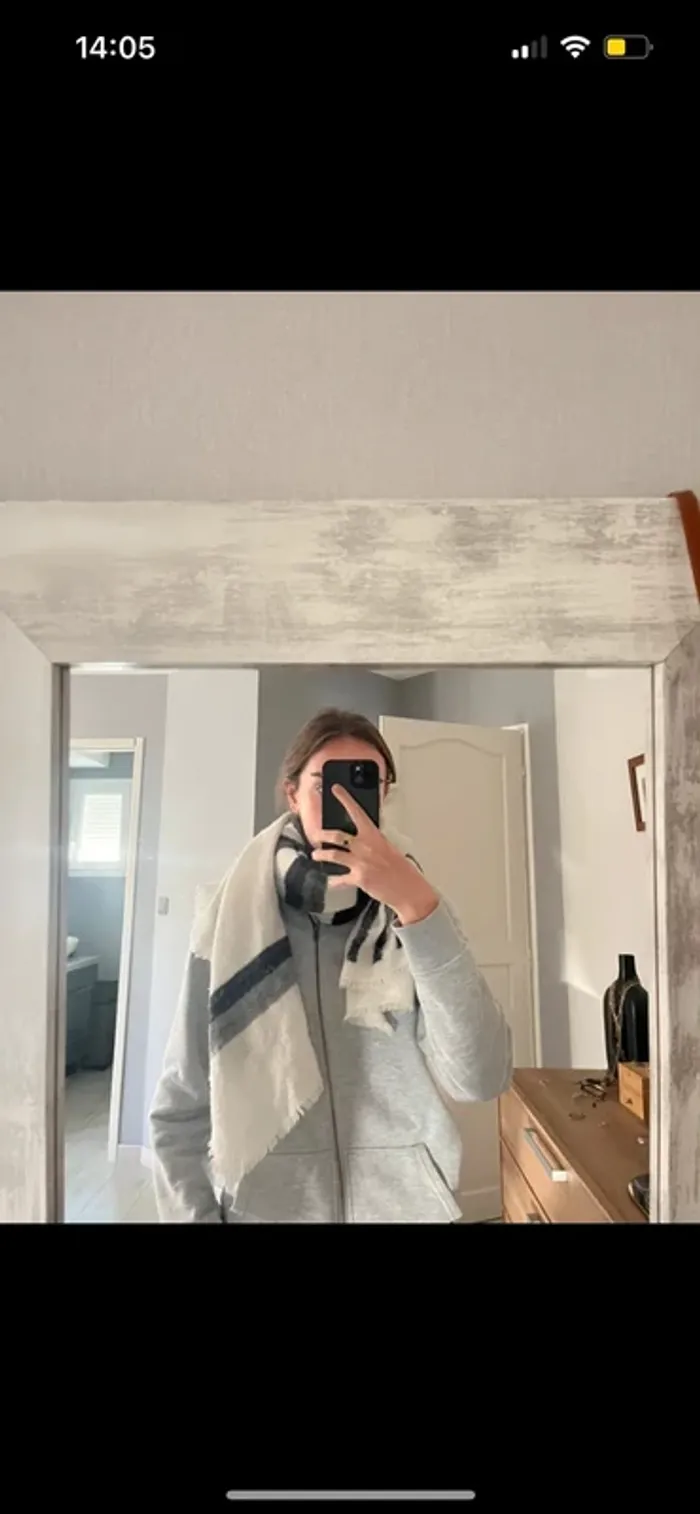 écharpe tendance noire et blanche