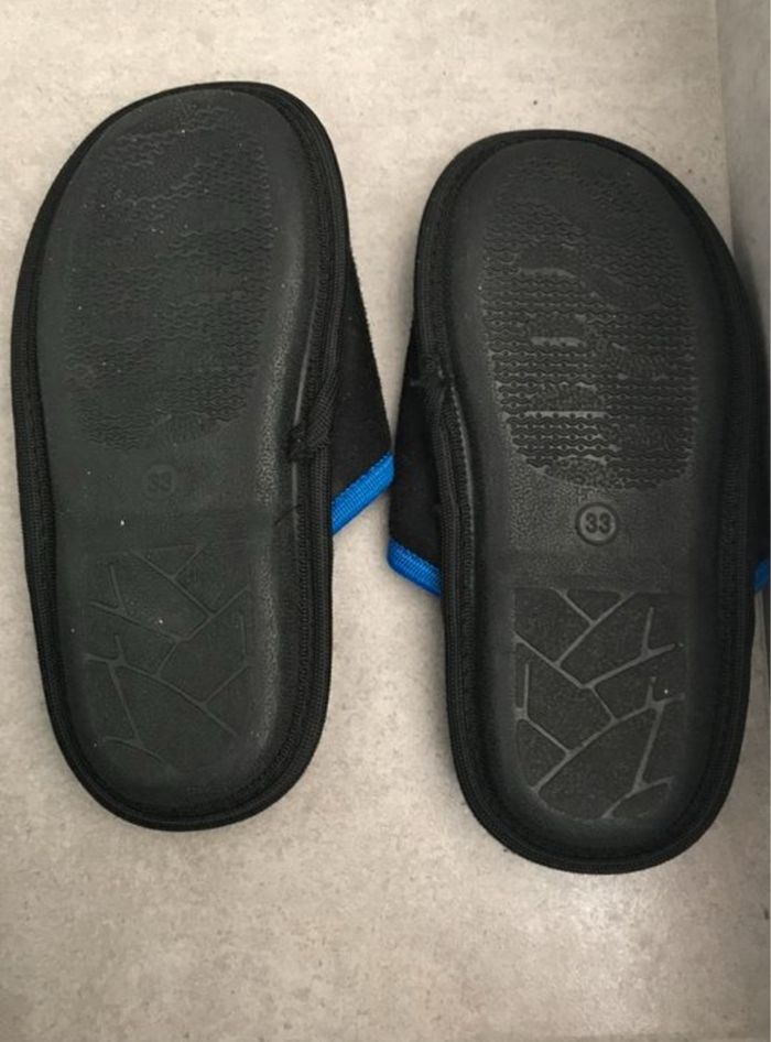 paire de pantoufles garçon noire et bleu pointure 33 inextenso passées en machine - photo numéro 4