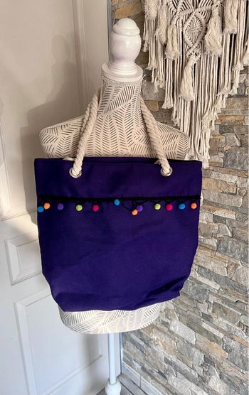 Joli petit sac fourre tout violet avec anses corde taille 40X33 cm