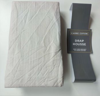 Drap* housse beige en microfibres de 140 x 190 x 24 cm