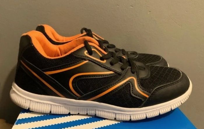 Baskets garçon neuves